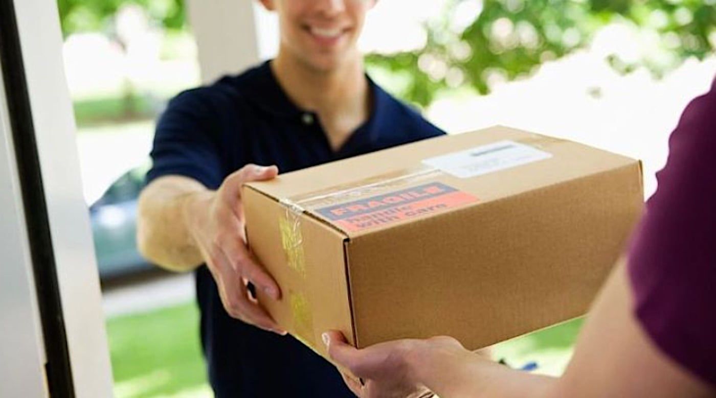 El régimen courier permite un mayor peso en el envío de paquetes y ofrece una franquicia de 400 dólares para importaciones personales, tributando solo el 21% de IVA sobre el excedente