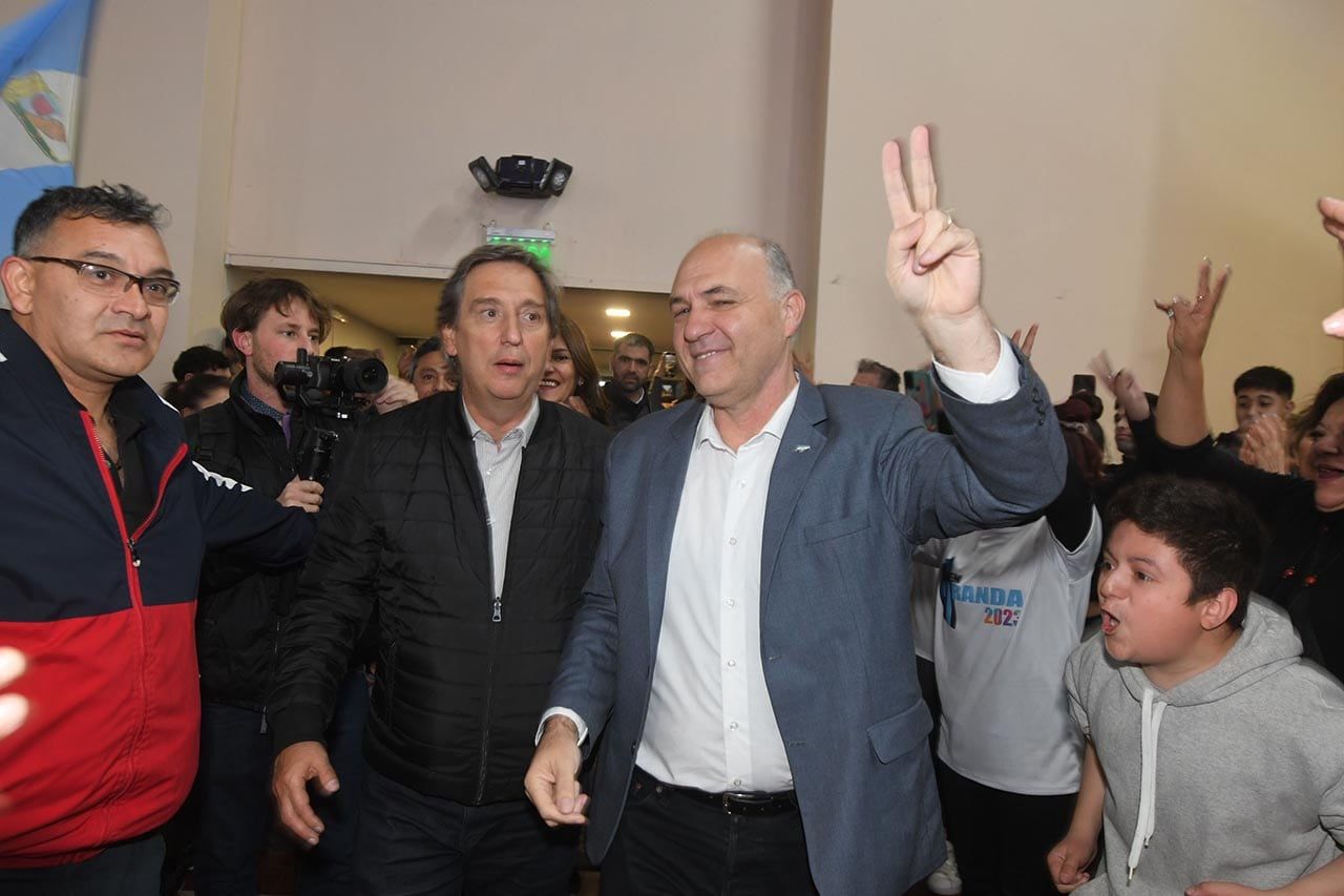 Cierre de campaña de Guillermo Carmona como precandidato a Gobernador y Lliana Paponet Vicegobernador de Mendoza por la lista 502 D del Partido Justicialista Carmona y Paponet estuvieron acompañados  por distintos precandidatos a intendentes  Foto: José Gutierrez / Los Andes