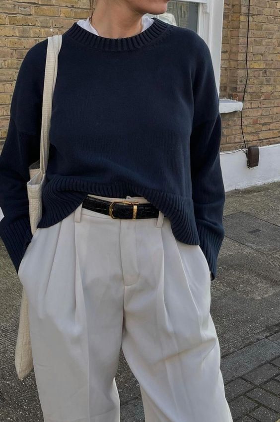 Este tono de azul es ideal para las amantes de este color pero que no quieren caer en el audaz azul eléctrico, sino que prefieren algo más sobrio, vanguardista y elegante.