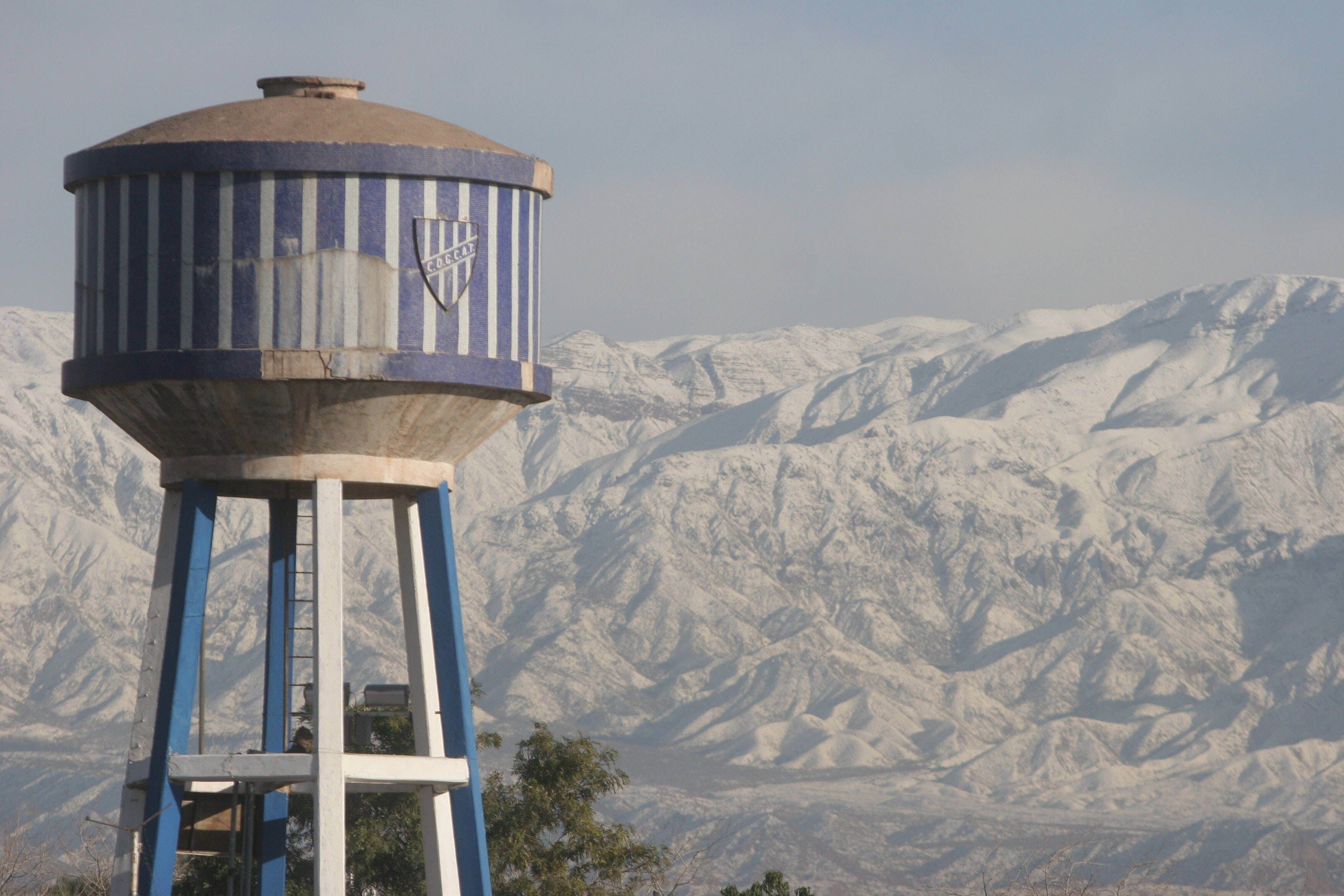 El famoso tanque de agua del Feliciano Gambarte, un ícono que será restaurado. / Los Andes