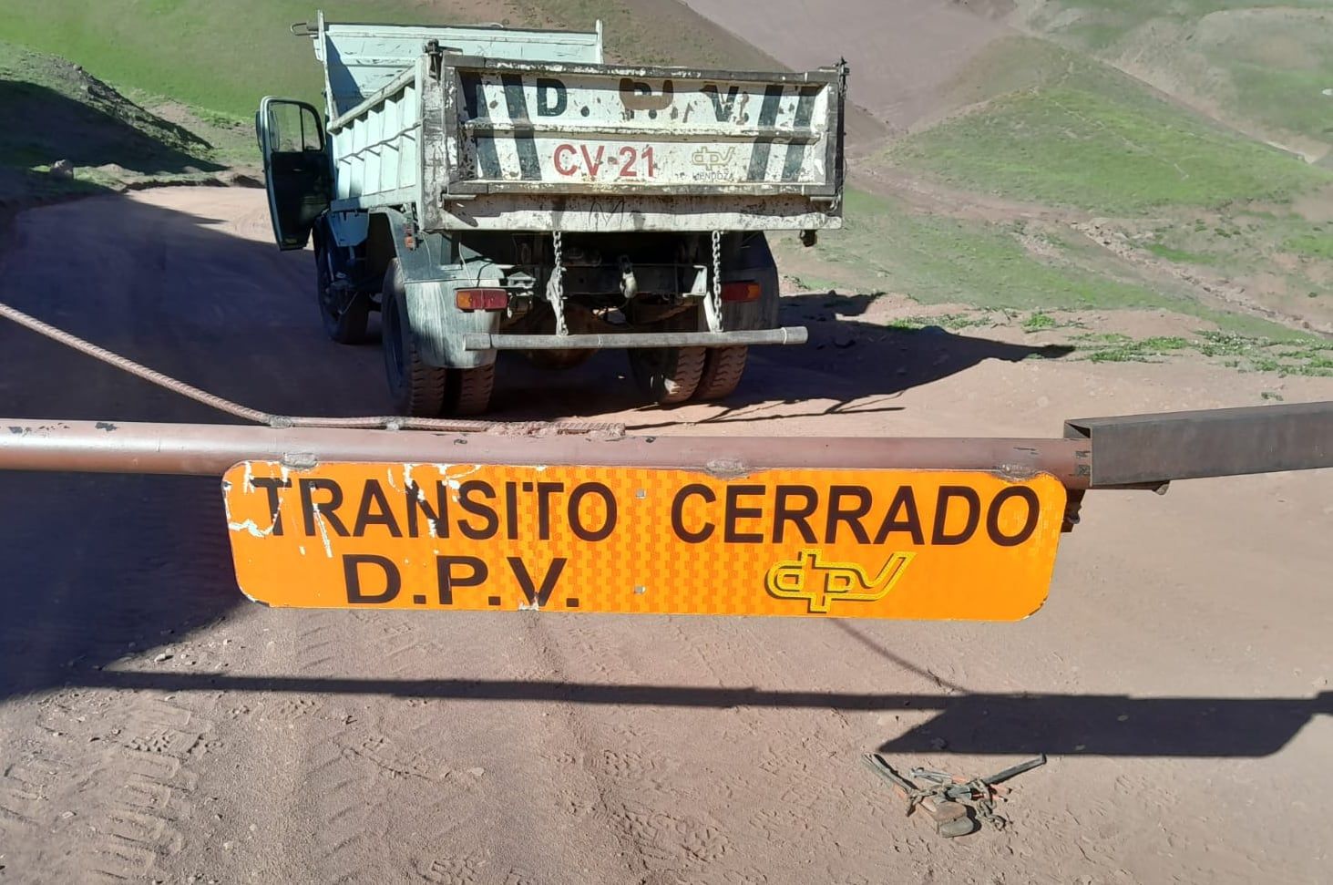 Debido a las nevadas y a las grandes formaciones de hielo en la época invernal, el camino queda inaccesible. Foto Gentileza
