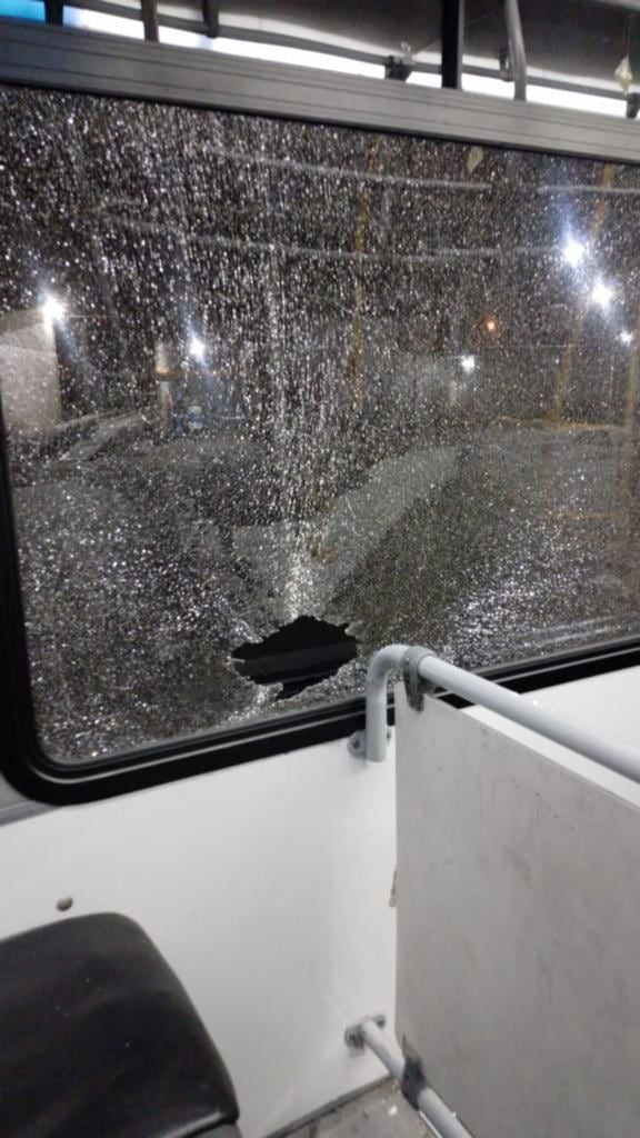 Más de 100 micros dañados durante los festejos por la victoria de la Selección en Mendoza. Foto: Gentileza.