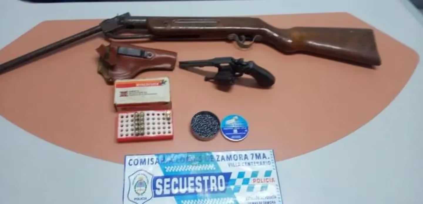 El hombre de 62 años tenía armas sin registrar en su vivienda. Gentileza: El Doce TV.