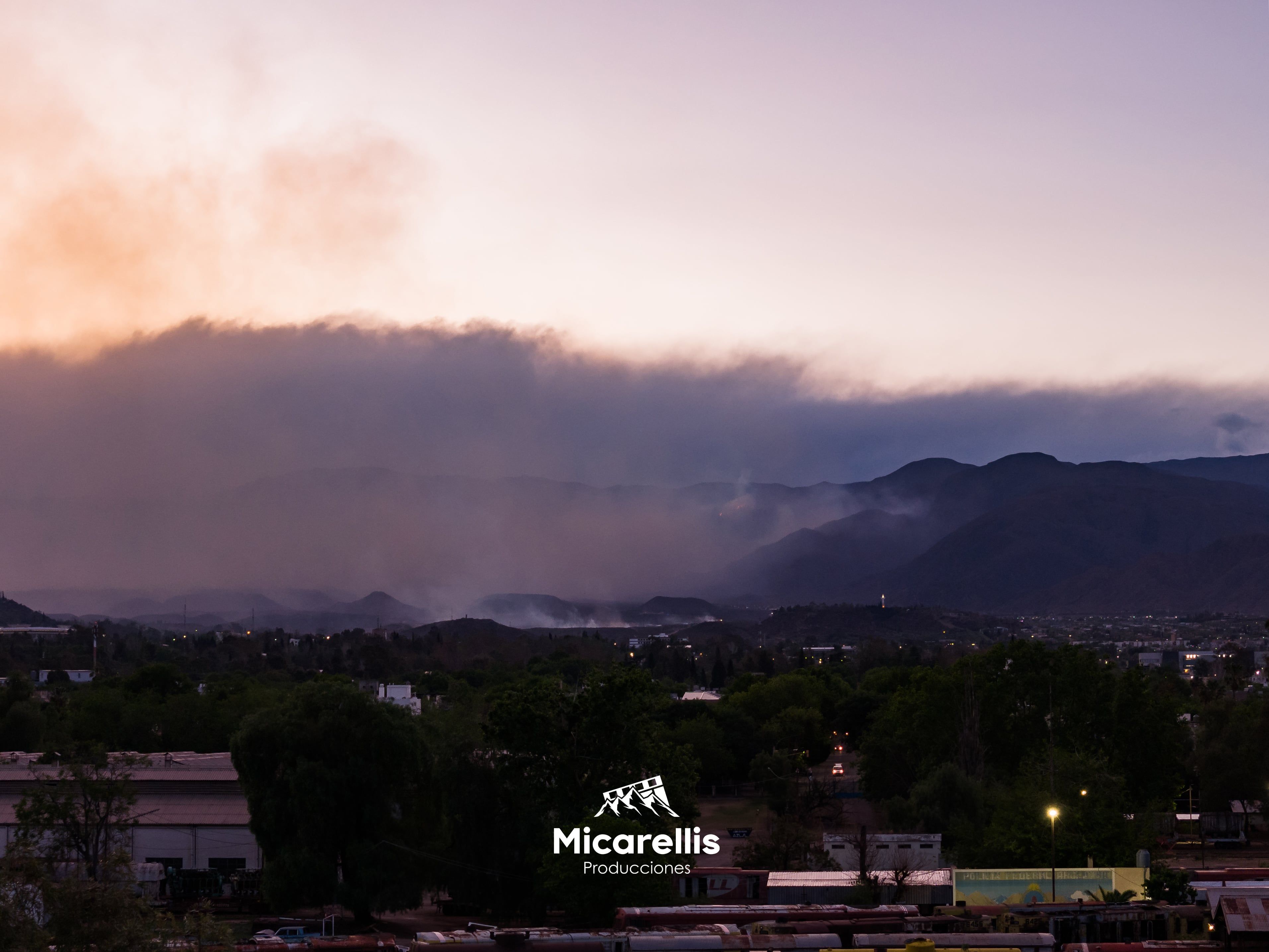 Impactantes tomas aéreas de los incendios en el piedemonte. Foto: Gentileza Micarellis