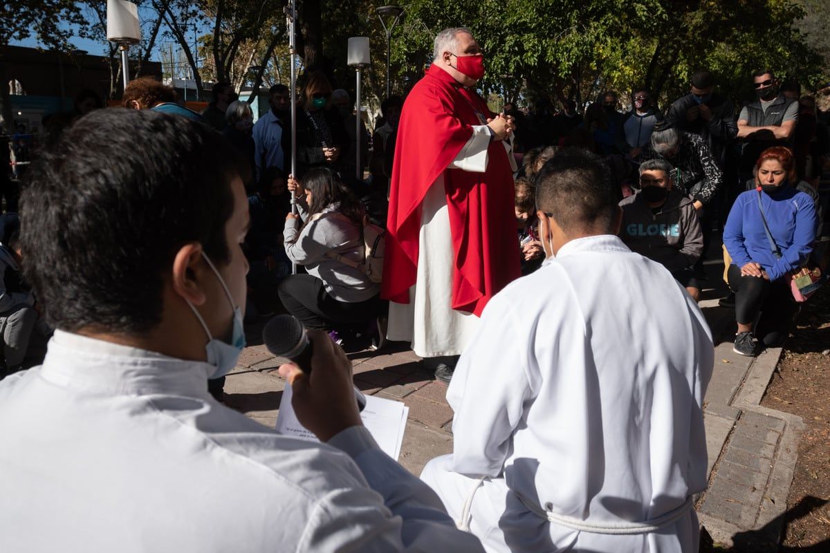 Monseñor Marcelo Colombo encabezará la procesión en el Calvario.