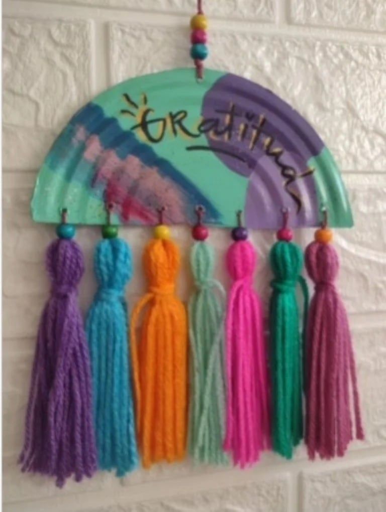 Con tapas de latas podrás crear el mejor regalo para los niños y niñas.