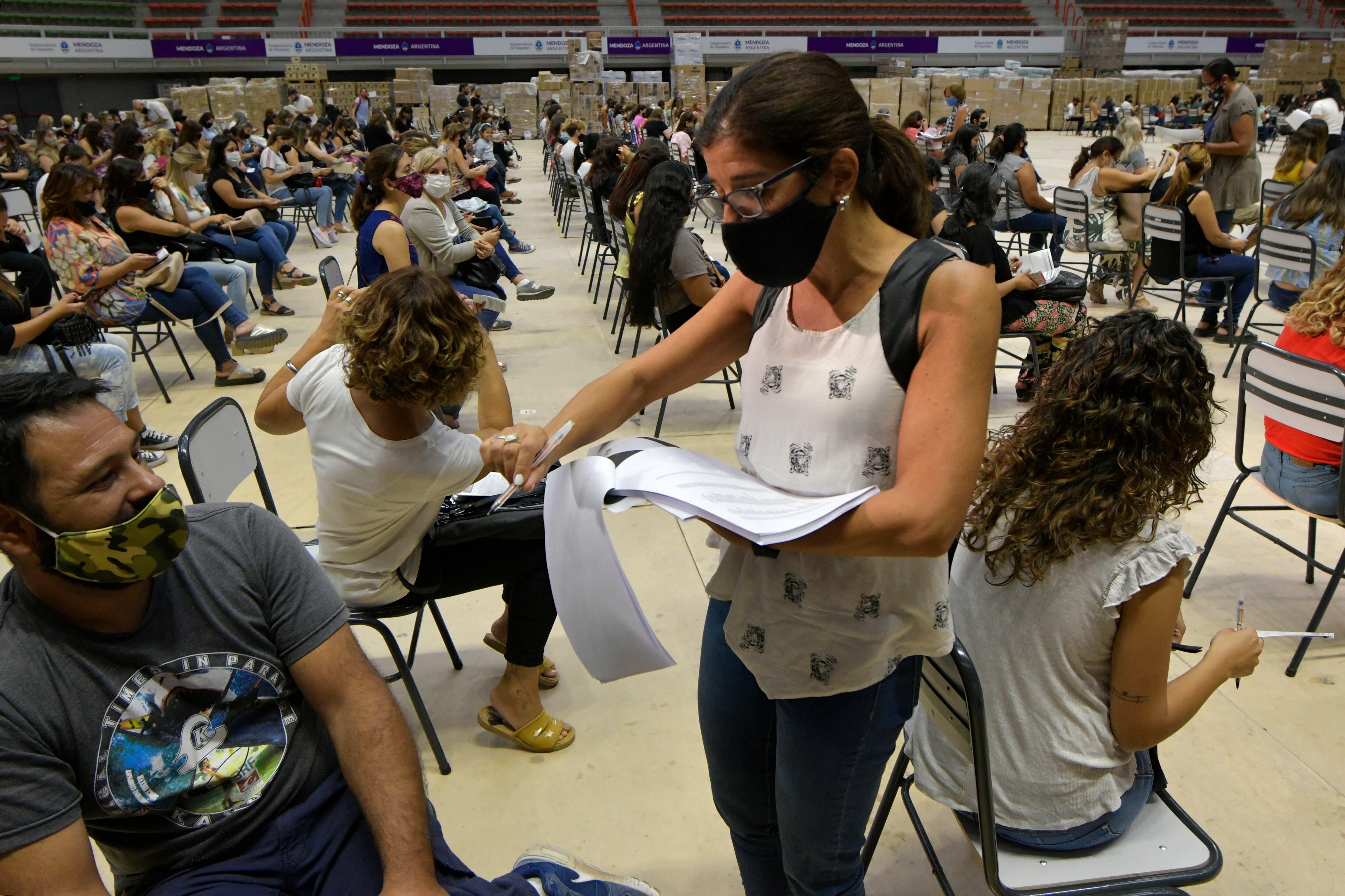 Vacunación docente en el estadio Arena Aconcagua de Ciudad 



