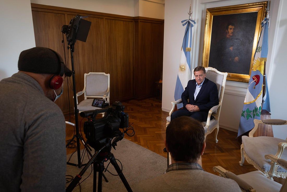Entrevista al Gobernador de la provincia de Mendoza Rodolfo Suárez en su despacho de la casa de Gobierno. Ignacio Blanco / Los Andes