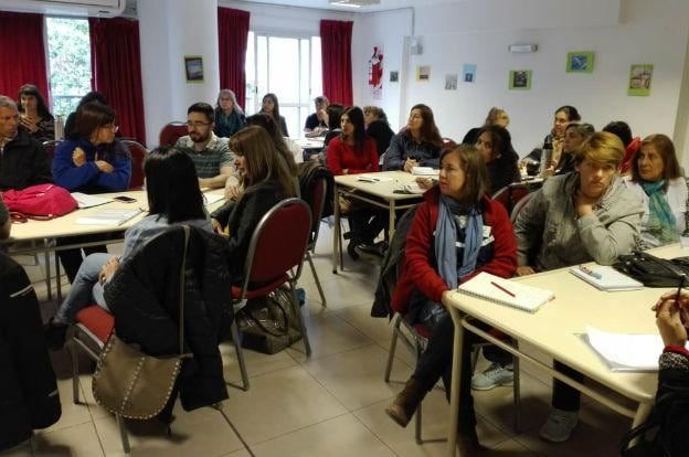 Esta edición tendrá como particularidad que se propone una participación más amplia y lograr que los cometidos que los temas que allí se debatan lleguen a las escuelas para ser elaborados y adaptados a sus propios contextos. Justamente, la intención de la DGE es que sean sustento de las próximas jornadas institucionales que se harán el 21 de septiembre.