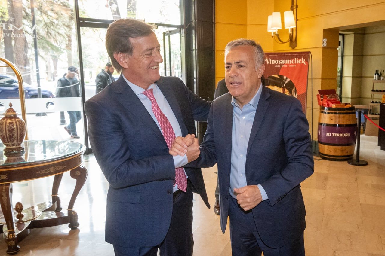Encuentro para la integracion regional. Se reunieron en el Hotel Amerian Executive El goebrnador de Mendoza Rodolfo Suarez, con ALfredo Cornejo y los gobernadores electos Marcelo Orrego de San Juan y Luis Poggi de San Luis     Foto: Ignacio Blanco / Los Andes   
