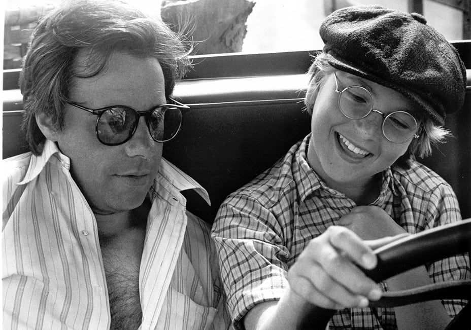 Peter Bogdanovich junto a Tatum O'Neal, la hija del actor Ryan O'Neal, que ganó un Oscar a los 10 años por la película