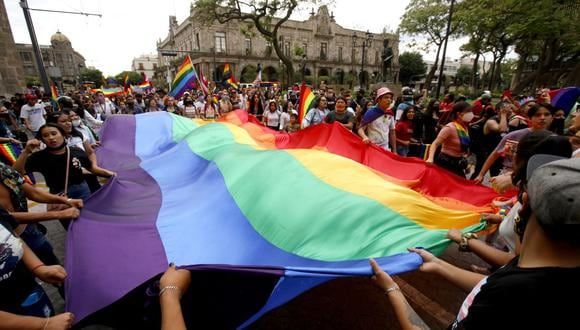 Cada 17 de mayo se conmemora el Día Internacional contra la Homofobia, Transfobia y Bifobia.