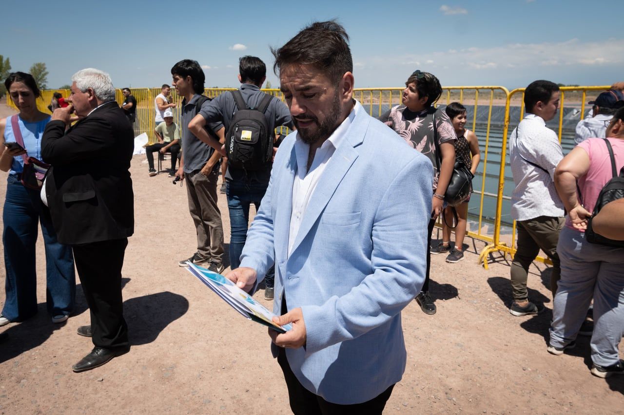 El presidente Alberto Fernández arribó este miércoles a Mendoza para inaugurar la ampliación de la Planta Depuradora de Líquidos Cloacales El Paramillo, en el departamento de Lavalle Fernando Ubieta intendente de la Paz Foto: Ignacio Blanco / Los Andes 