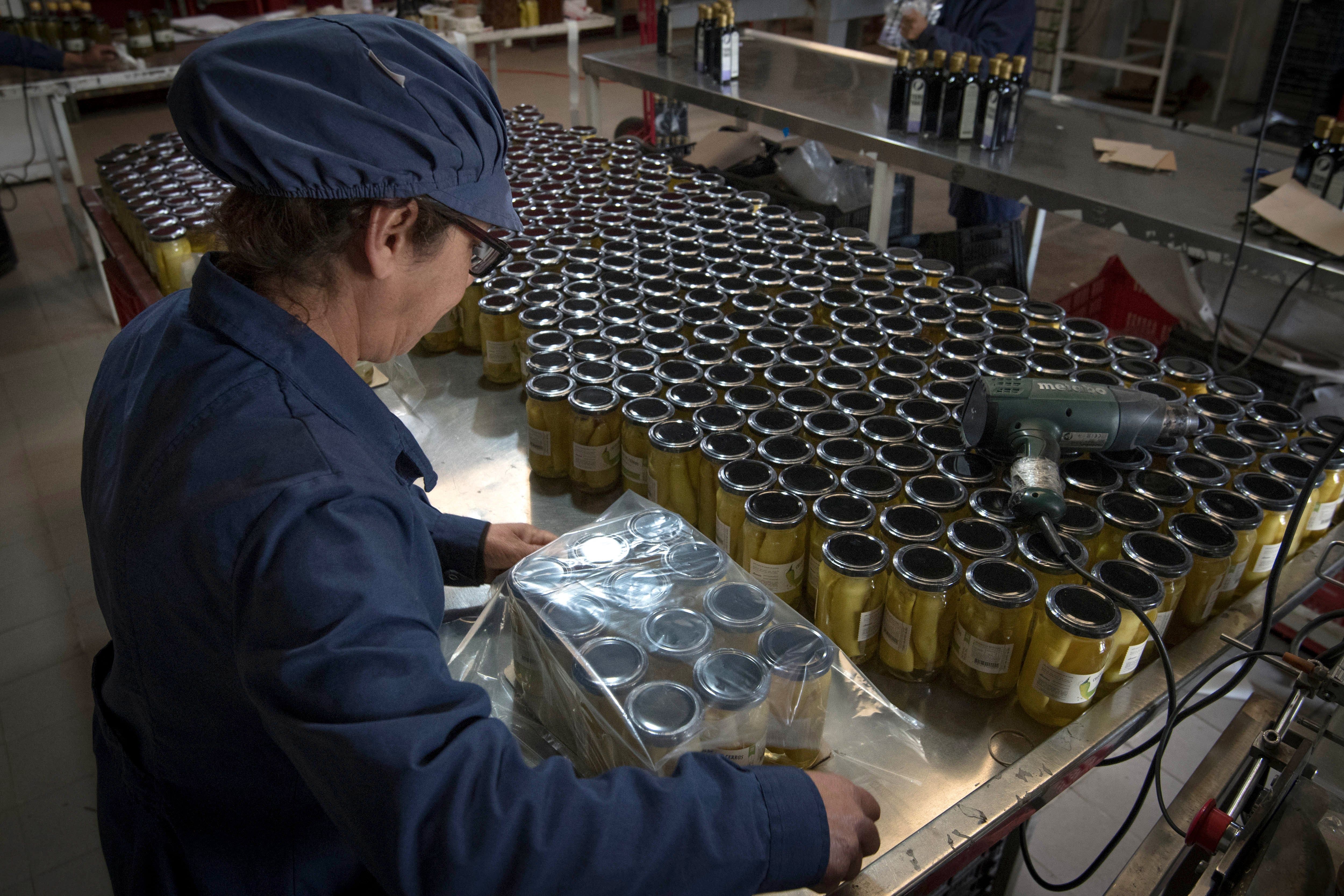 Las agropymes, cooperativas y productores de la vitivinicultura, la olivicultura y la frutihorticultura vinculada a la producción de jugos y conservas, representan el 7% del PBG Foto: Orlando Pelichotti /  Los Andes

