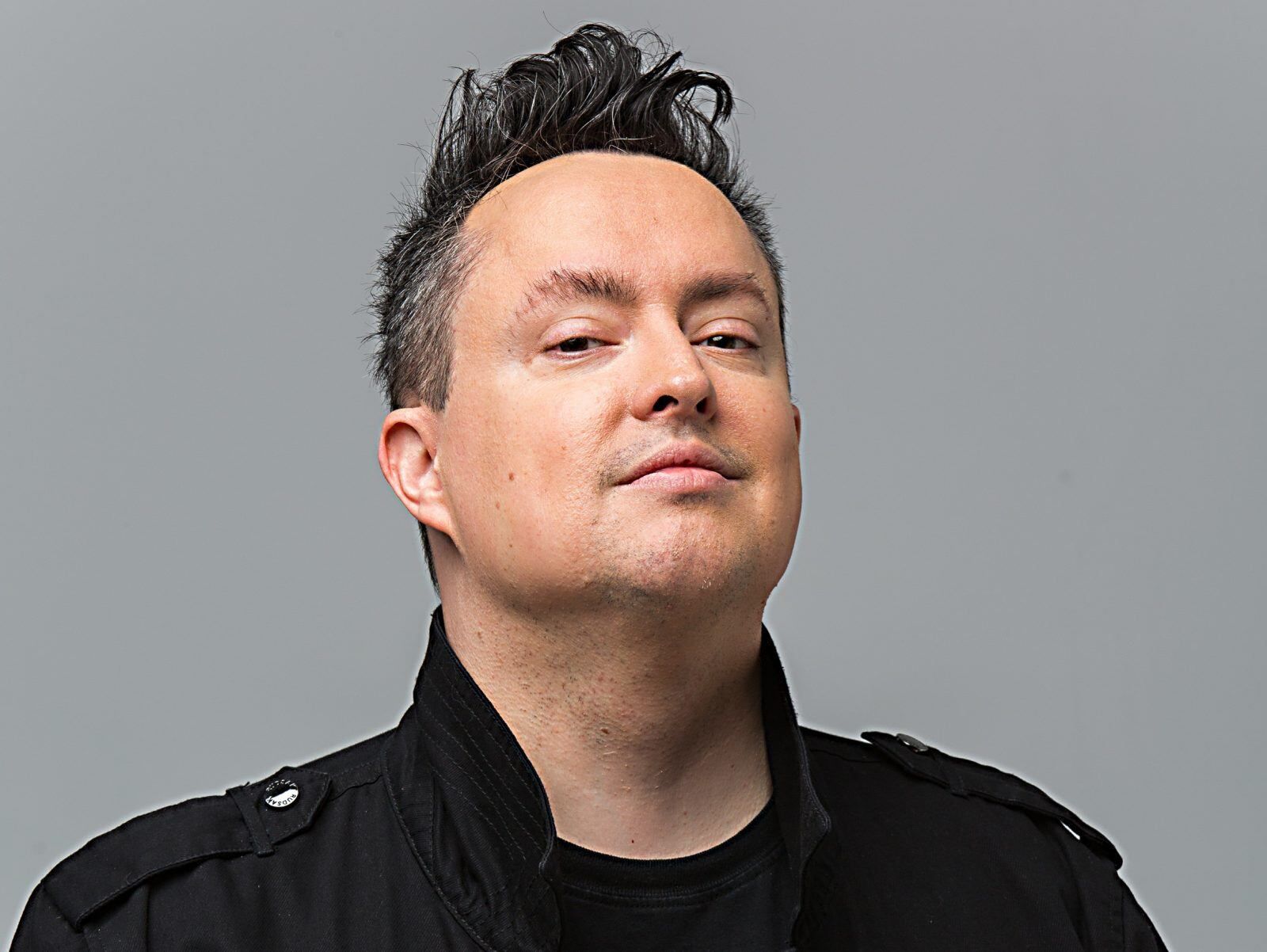 Mike Ward, conocido por su humor oscuro y atrevido, hizo un monólogo de 90 minutos en donde tocaba temas que iban desde raza a religión.