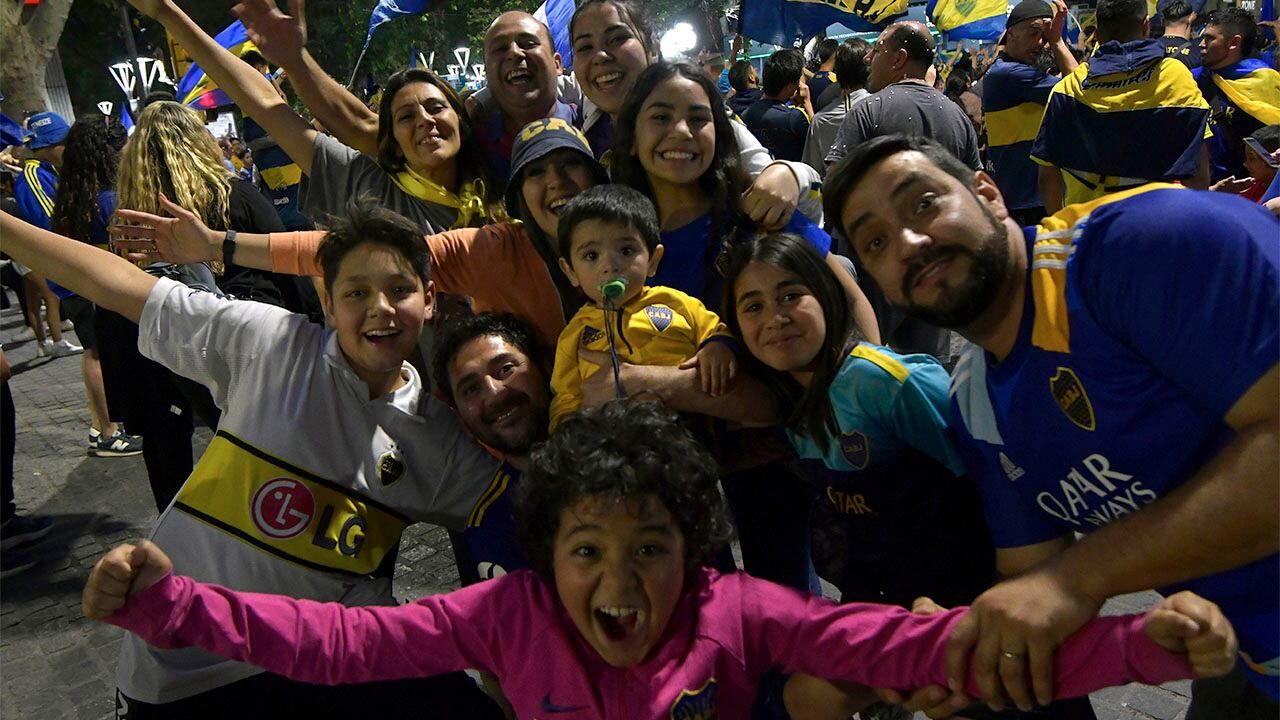 El Club Atlético Boca Juniors volvió a consagrarse campeón al empatar con Independiente de Avellaneda y sumó su estrella 73 y así se quedó con la Liga Profesional Festejos en el Kilómetro Cero de Mendoza Foto: Orlando Pelichotti