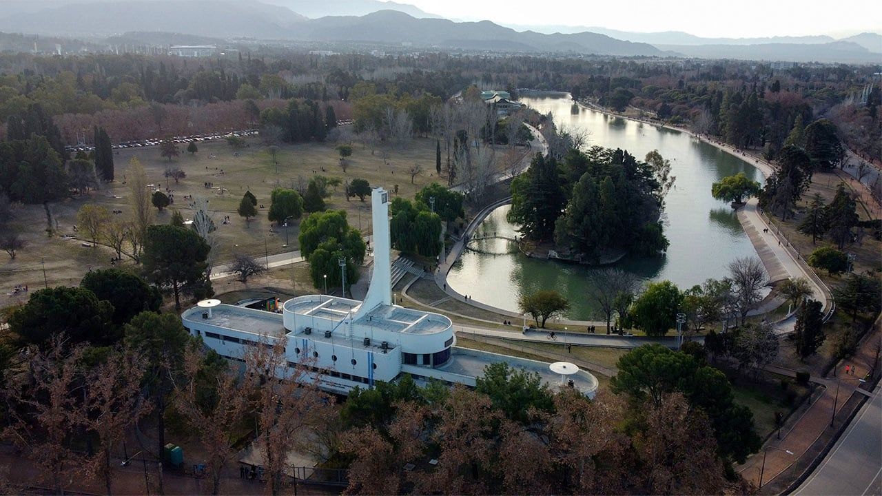 Lago del parque y museo Cornelio Moyano - Foto: Marcelo Rolland / Los Andes