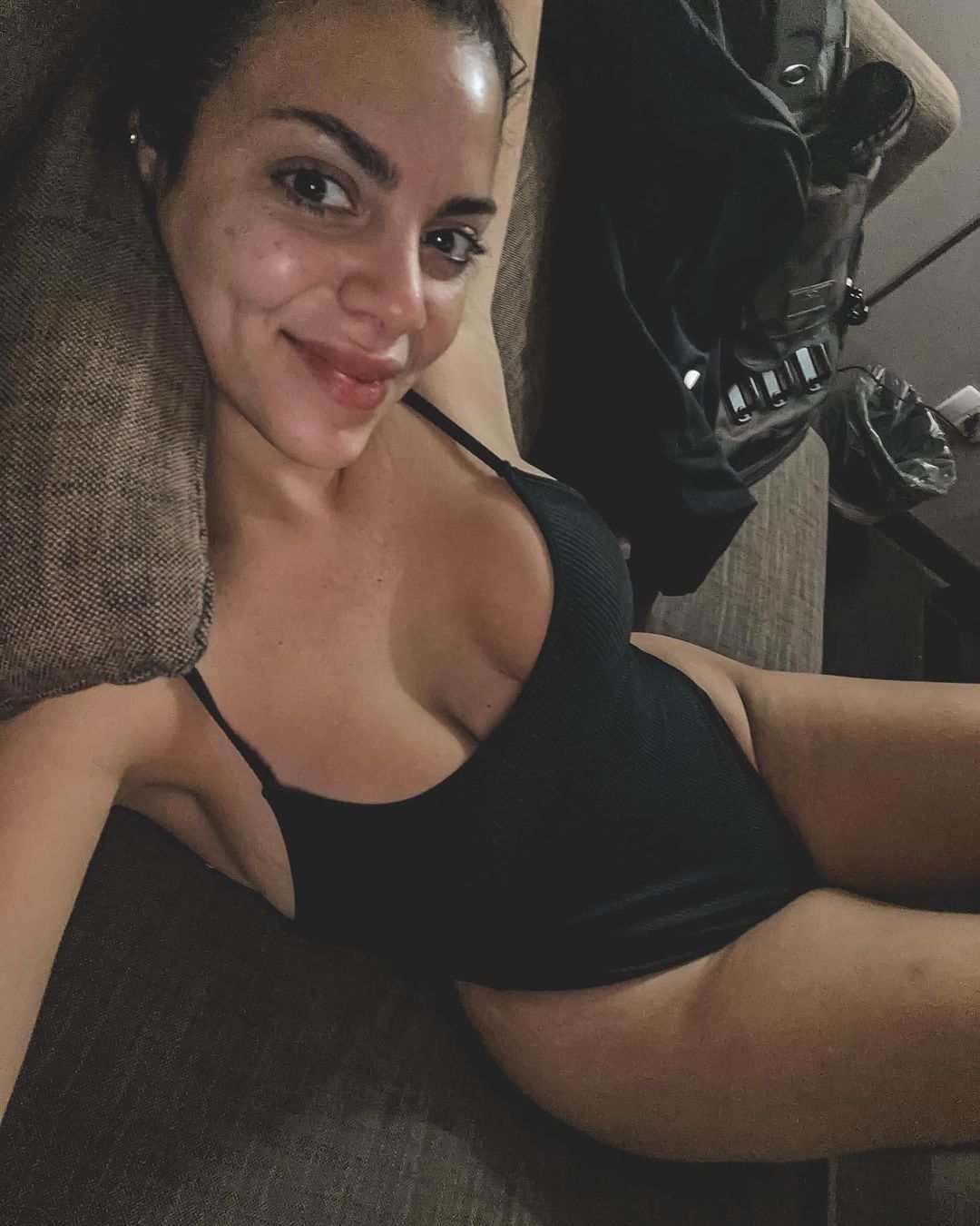 Belu Lucius posó con una malla negra y encendió las redes