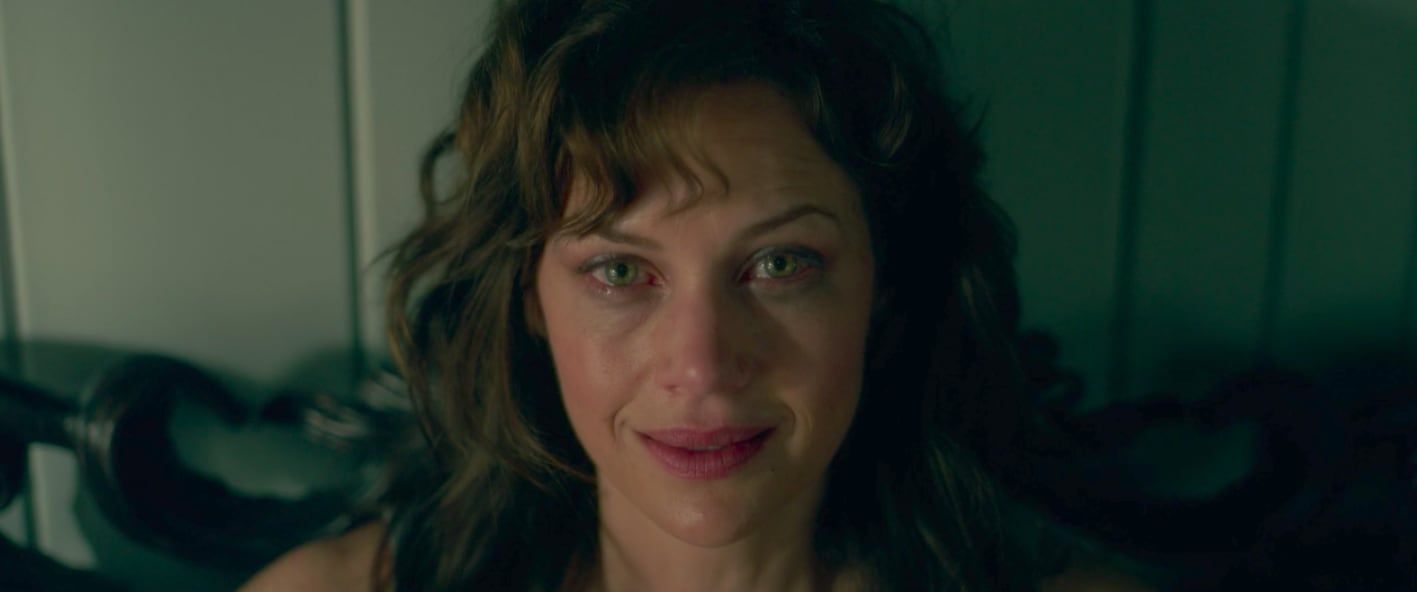 Carla Gugino transmite una sensanción de desesperación en su actuación, simplemente brillante.