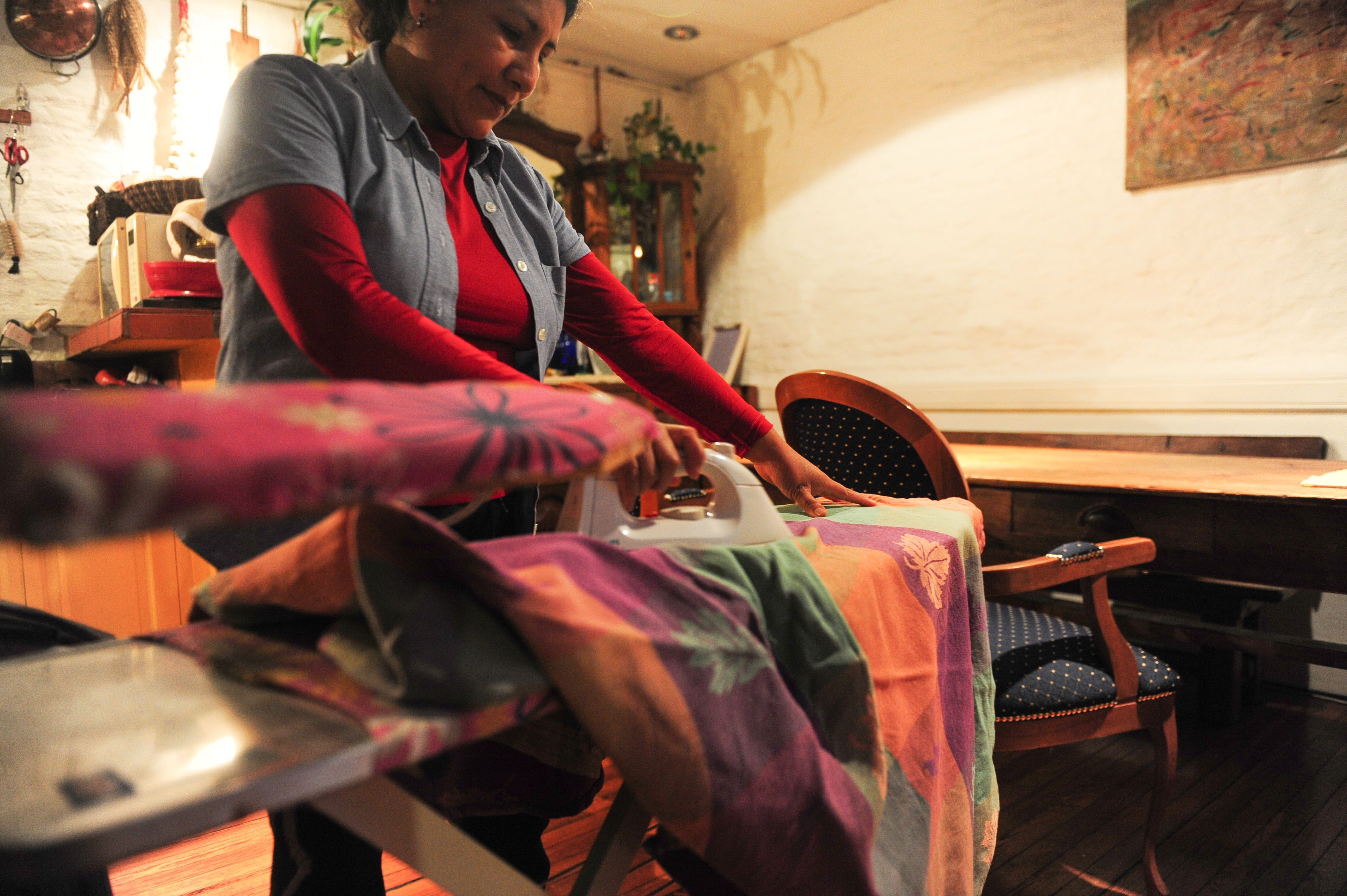 Los aportes y contribuciones del personal de servicio doméstico tendrán un aumento del 12% sobre los salarios de febrero, a abonar en marzo.