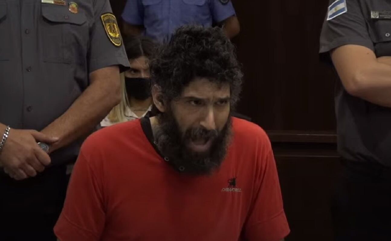 Gil Pereg emitió maullidos en el inicio del juicio en su contra. Lo sacaron de la sala.