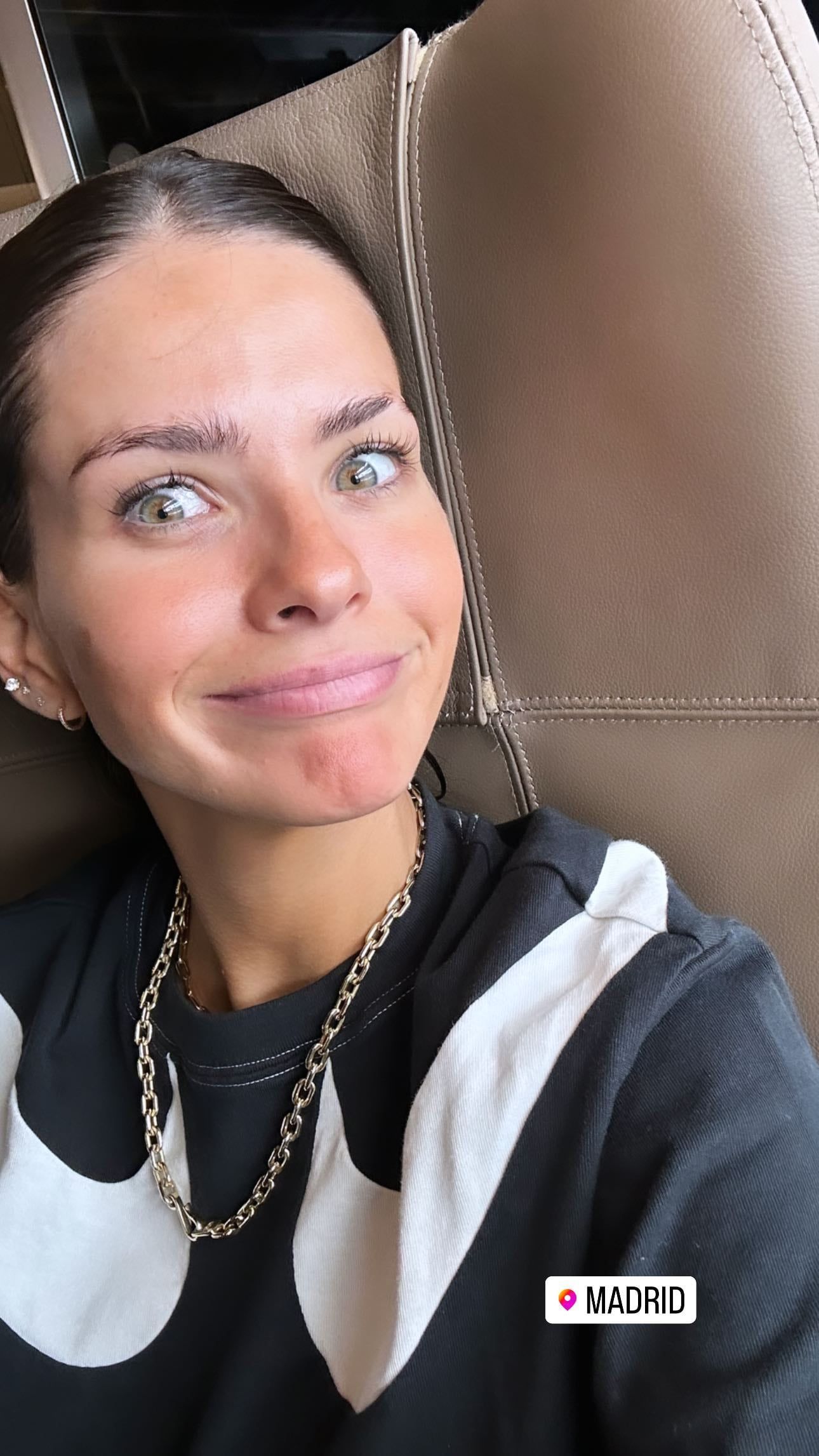 La China Suárez se fue de viaje y posó para las redes.