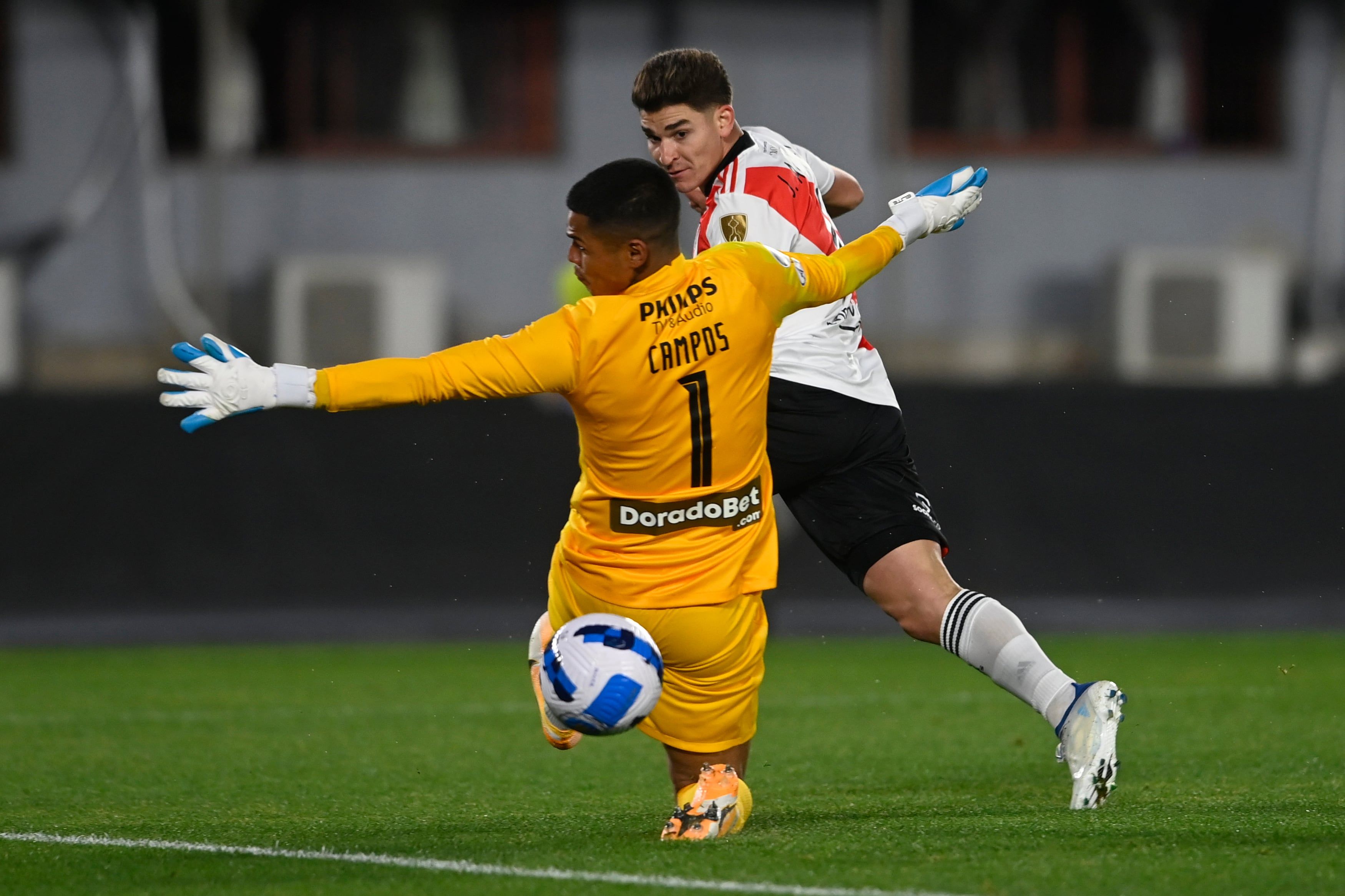 Julián Álvarez brilló como nunca y metió seis goles, marca histórica en River.