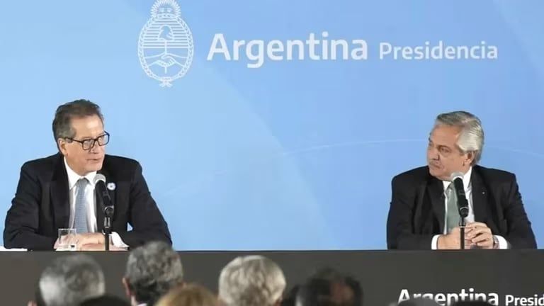 El presidente Alberto Fernández y el titular del BCRA, Miguel Pesce. (Web)