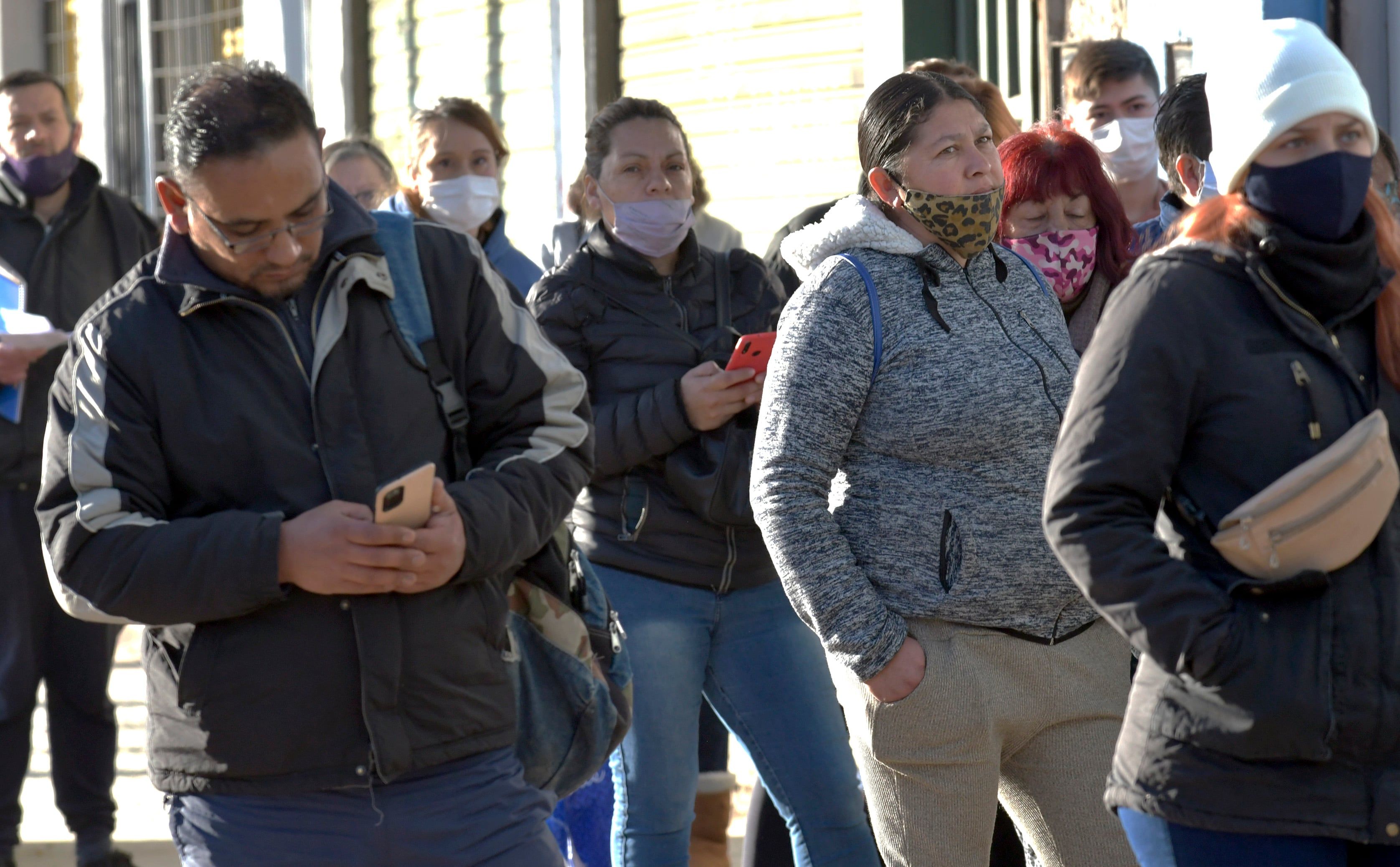Montos actualizados de Anses a cobrar en julio de 2022 - Foto: Orlando Pelichotti / Los Andes




