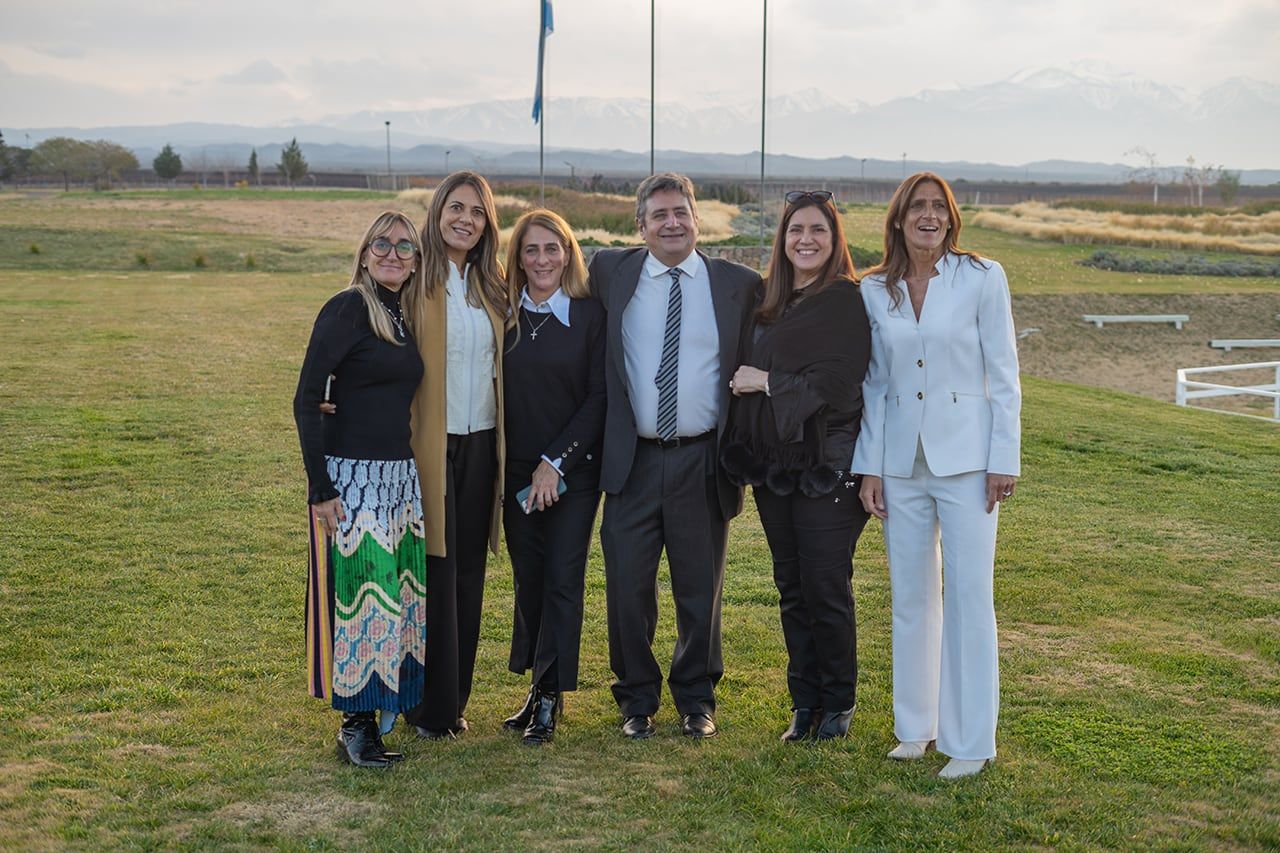 Ana Puelle - Fernanda Rivarola - Clarisa Murekian - Juan Mattiazzo - Alejandra Presinky - Laura Horta