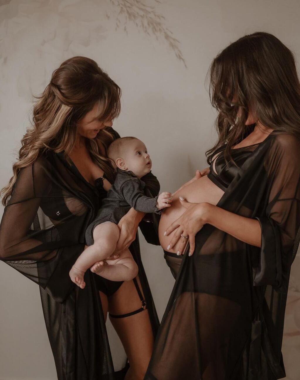 Noelia Marzol junto a la China