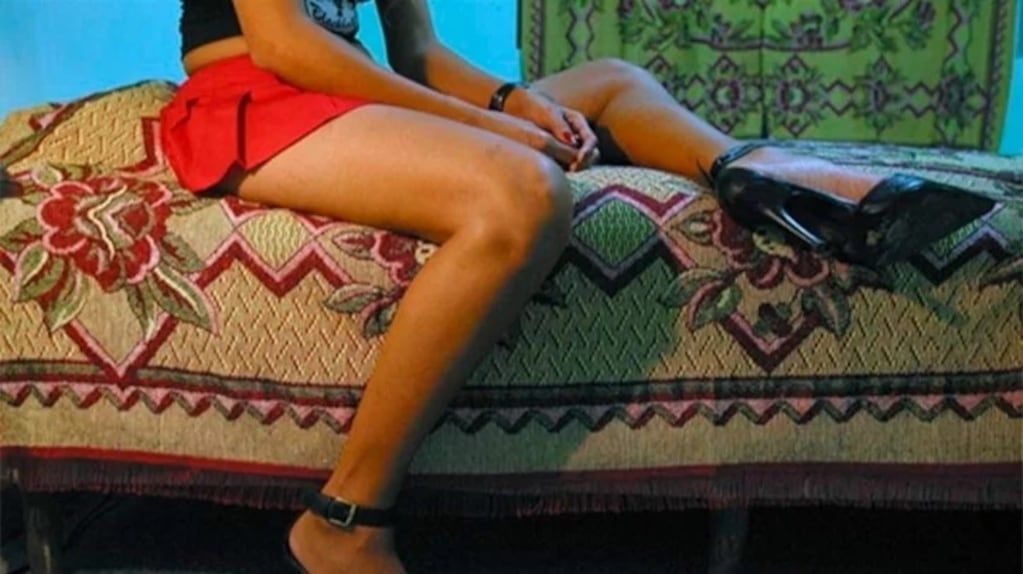 El hombre obligaba a su sobrina y su vecina de 15 y 16 años a tener relaciones con muchos hombres