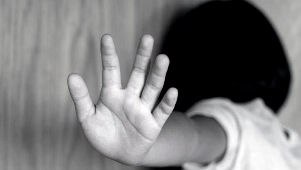 El fotógrafo habría manoseado a una niña de 9 años. (Imagen ilustrativa/Archivo).