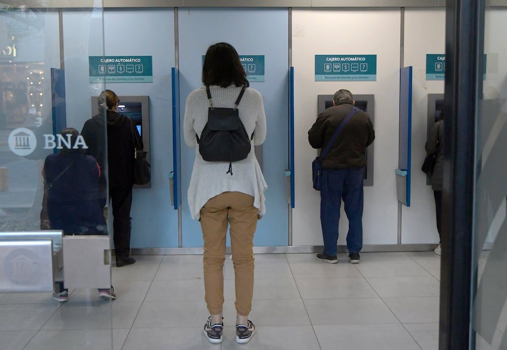 Podrán cobrar su salario desde el sábado.