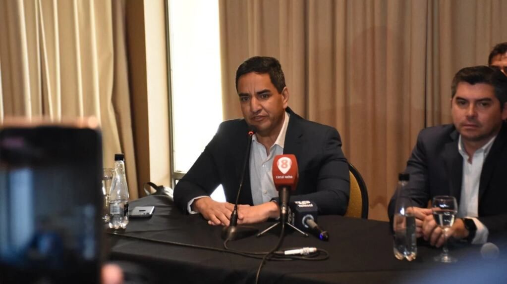 Enzo Cornejo (a la izquierda) salió a defender a Rodríguez Larreta. Marcelo Orrego no ha querido hablar del tema.