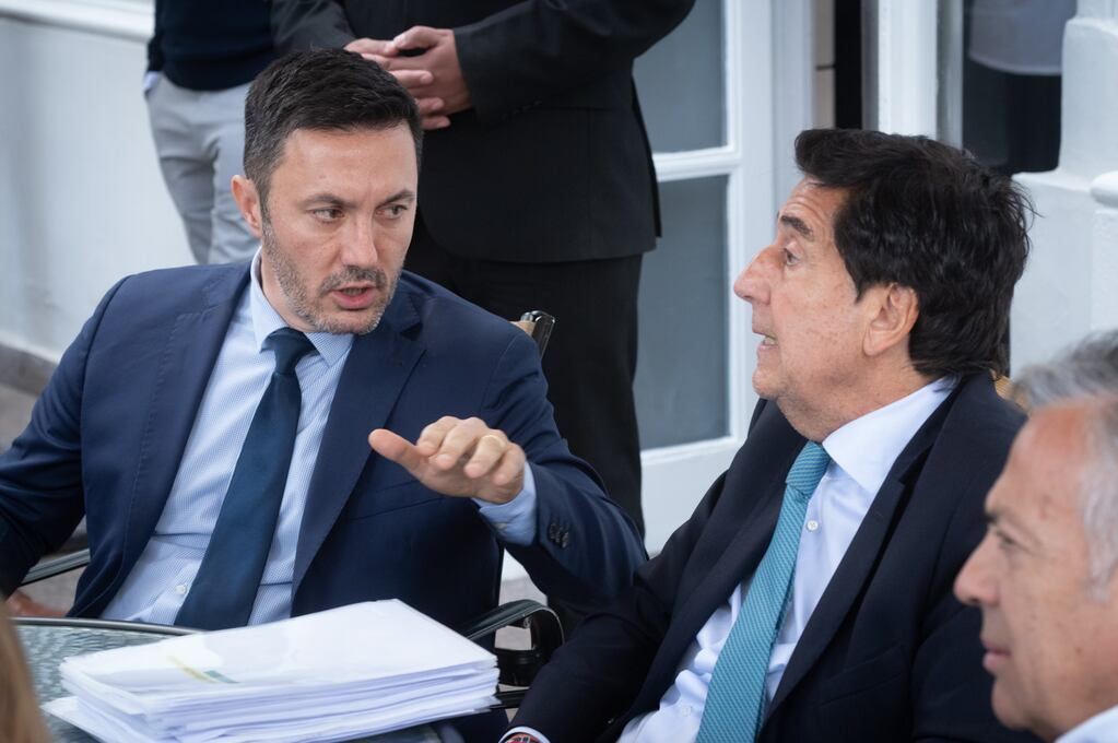 Carlos Melconian nombrado Ministro de Economía si Patricia Bullrrich llega a ser presidente, presentó ante empresarios y políticos en el Hotel Hyatt. Luis Petri junto a Carlos Melconian y Alfredo CornejoFoto: Ignacio Blanco / Los Andes