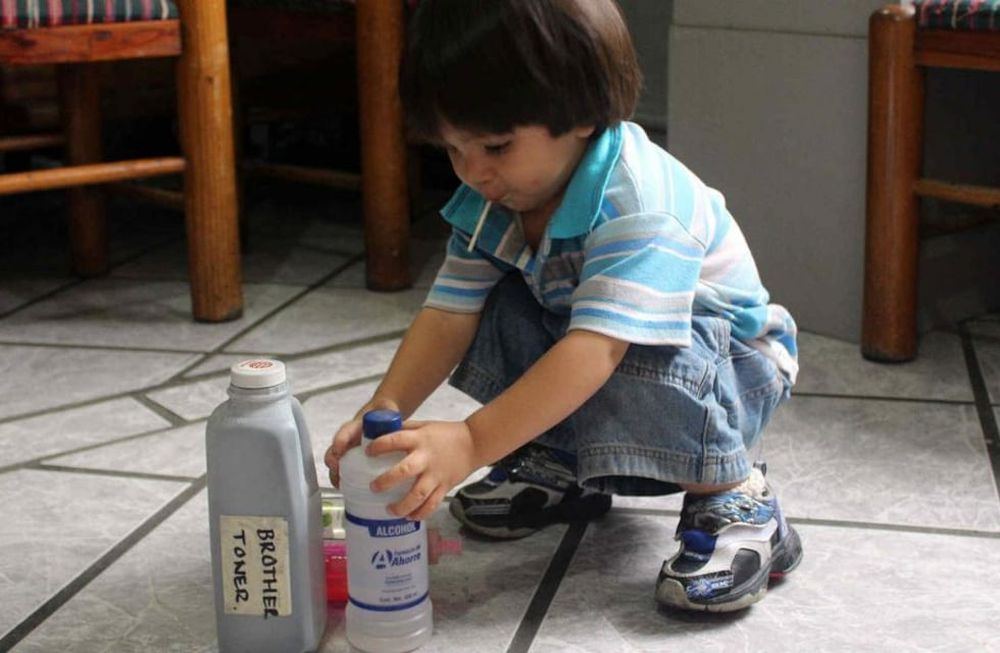 Se duplicaron las intoxicaciones y quemaduras por productos del hogar . Se asocia al incremento de la venta de sustancias de limpieza y ferretería sueltos.