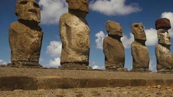 Un estudio revela el secreto de cómo se trasladaban las estatuas moáis de la Isla de Pascua