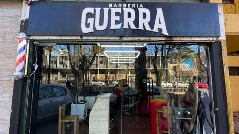 Los Andes | La curiosa promoción de un barbería de Mendoza para los estudiantes.
