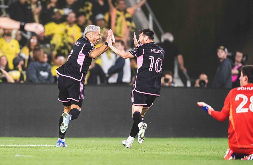 Luis Suárez y Lionel Messi festejan el tercer gol del Inter Miami ante Columbus Crew. Jugarán el próximo Mundial de Clubes  (Prensa Inter)