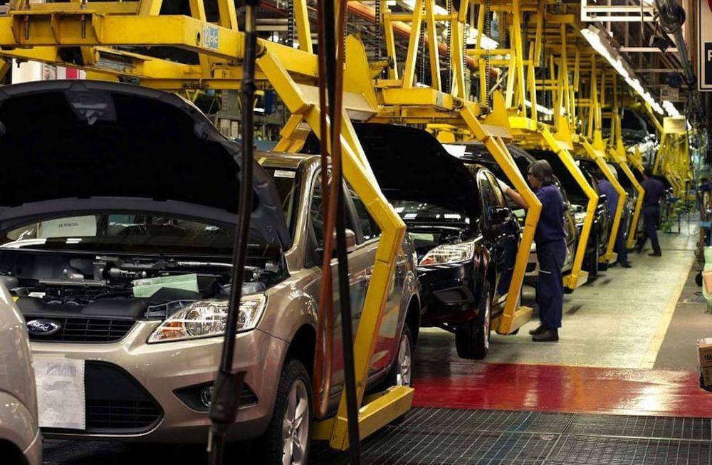 La actividad creció 5% en un año, pero se frenó en el último mes.