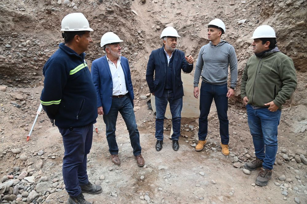 Alfredo Cornejo junto al intendente de Guaymallén, Marcos Calvente y el titular de AYSAM, Humberto Mingorance.