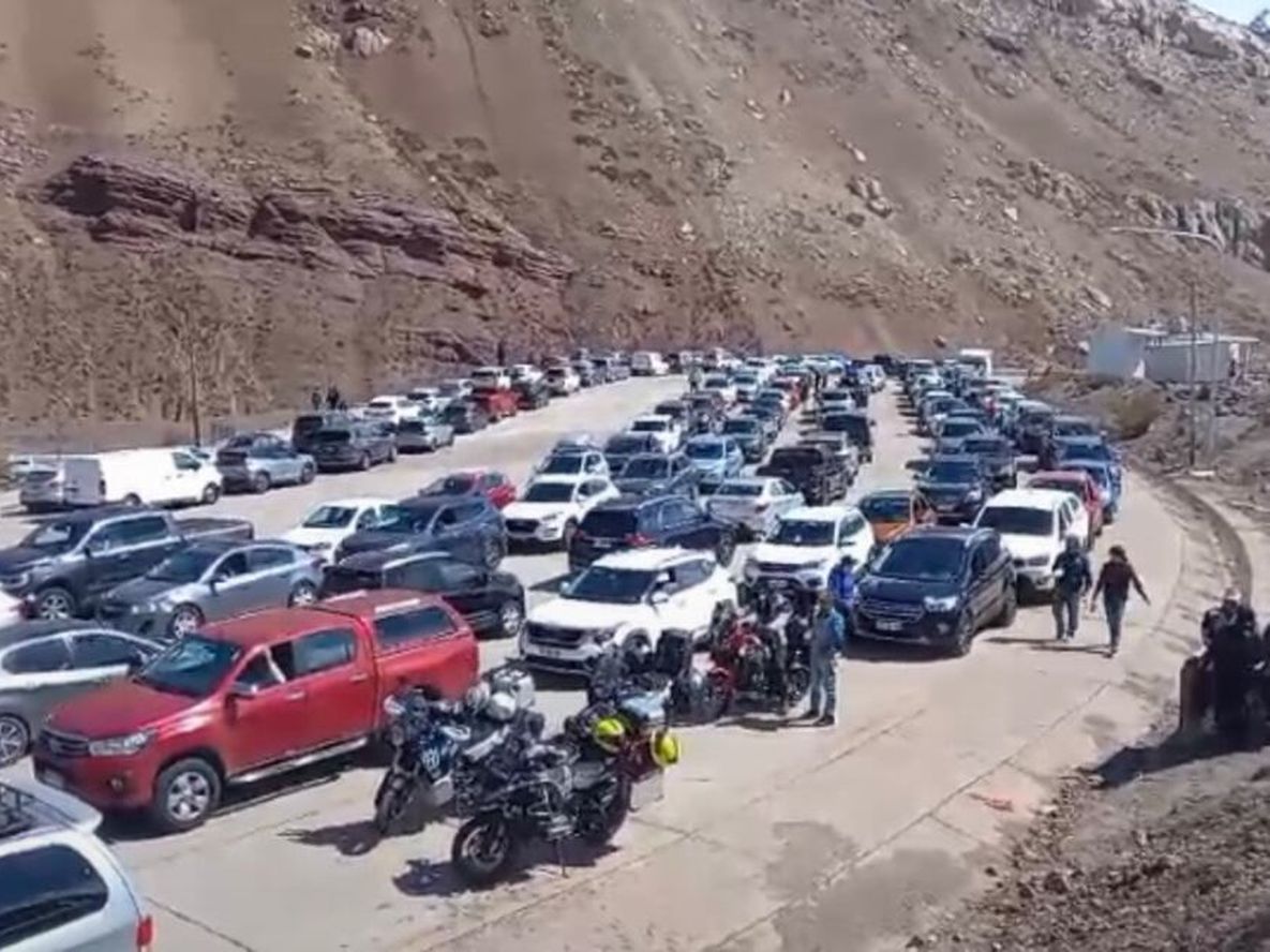 Muchos autos cruzaron la frontera hacia Mendoza