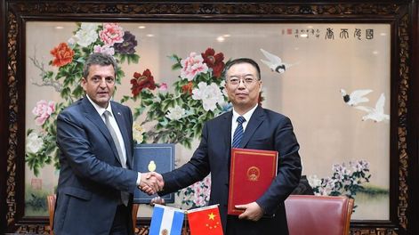 Sergio Massa junto al presidente del Banco de China, Yi Gang. Foto: Gentileza