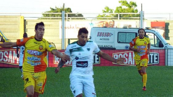 Le soplaron la primera chance