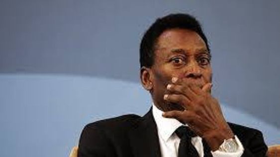 A Pelé lo internaron por una afección estomacal y hoy le extirparon cálculos renales