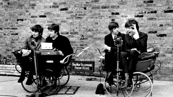 rescatan un video inedito de the beatles: que se ve en las imagenes