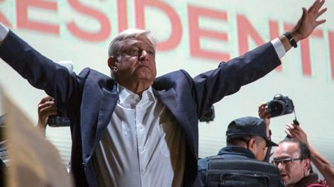 Los Andes | López Obrador durante el festejo tras las elecciones que lo consagragron presidente. Ahora revalida su gestión con una consulta popular (AP).