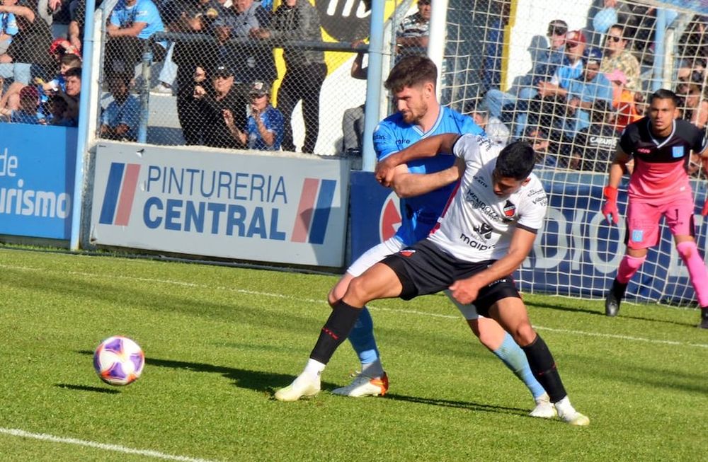 El Deportivo Maipú juega ante Estudiantes de Río Cuarto por la fecha 32 de la Primera Nacional.