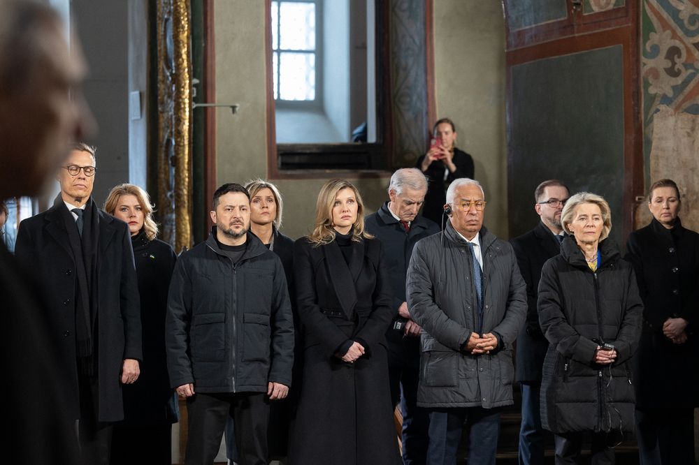 Zelensky junto a altos funcionarios de la UE en la catedral Santa Sofía de Kiev.